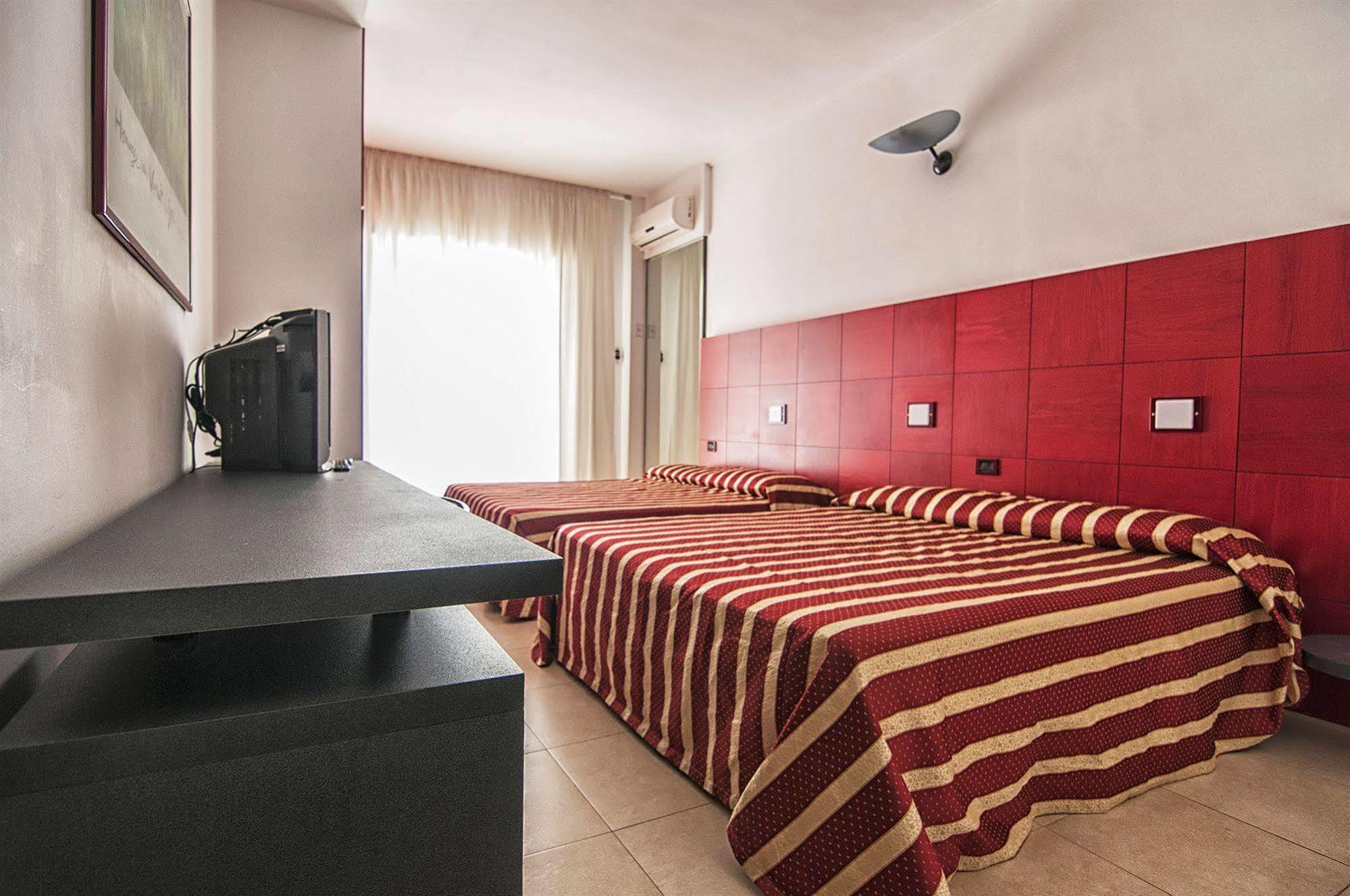 Garden Hotel Мольфетта Экстерьер фото