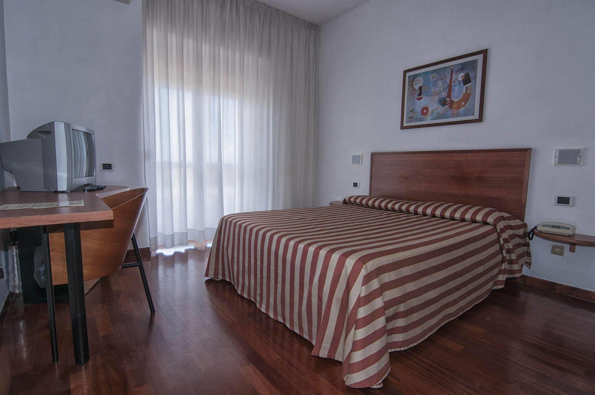 Garden Hotel Мольфетта Экстерьер фото
