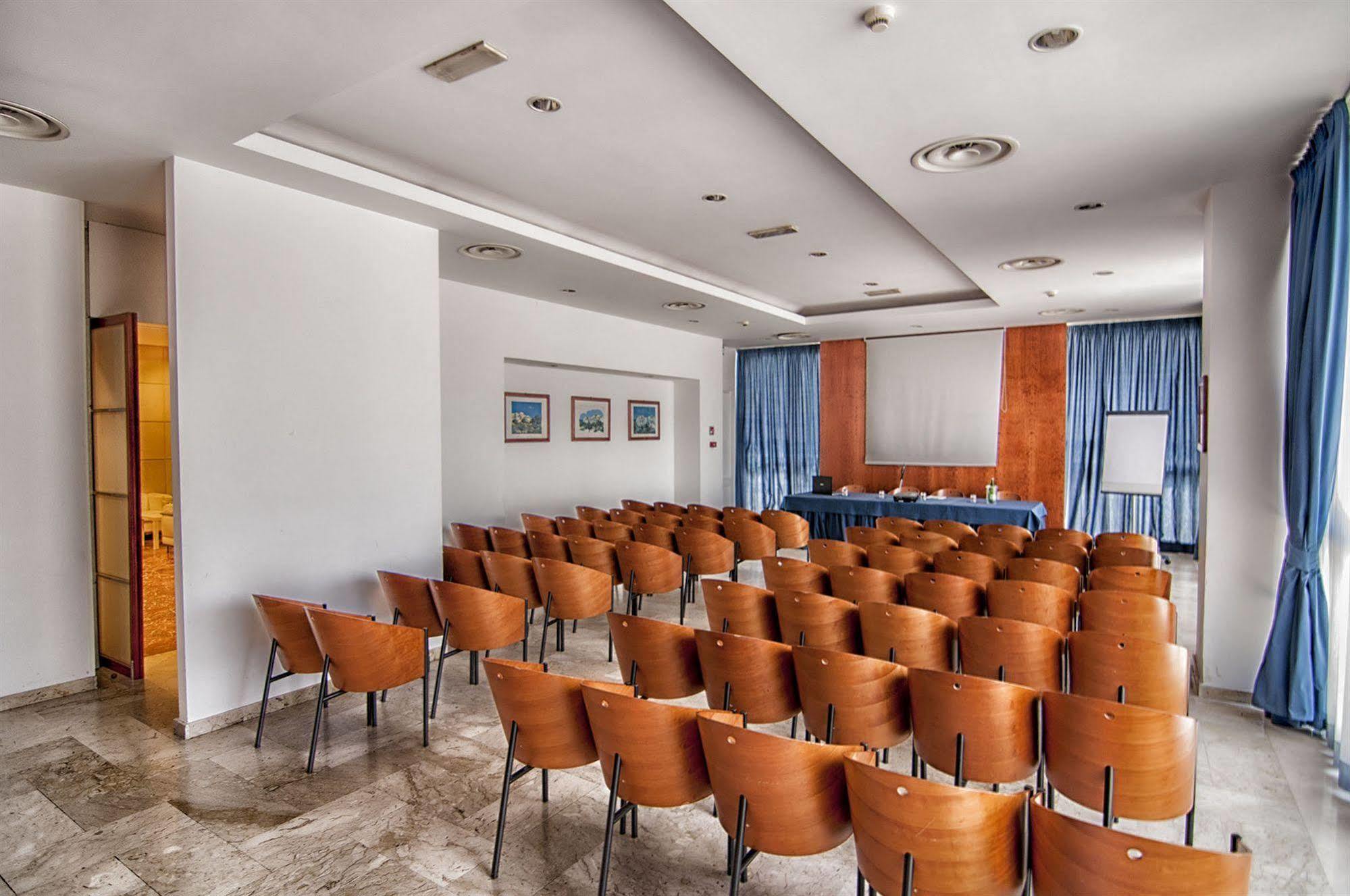 Garden Hotel Мольфетта Экстерьер фото